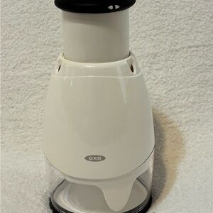 Oxo White and Black Manual Food Chopper